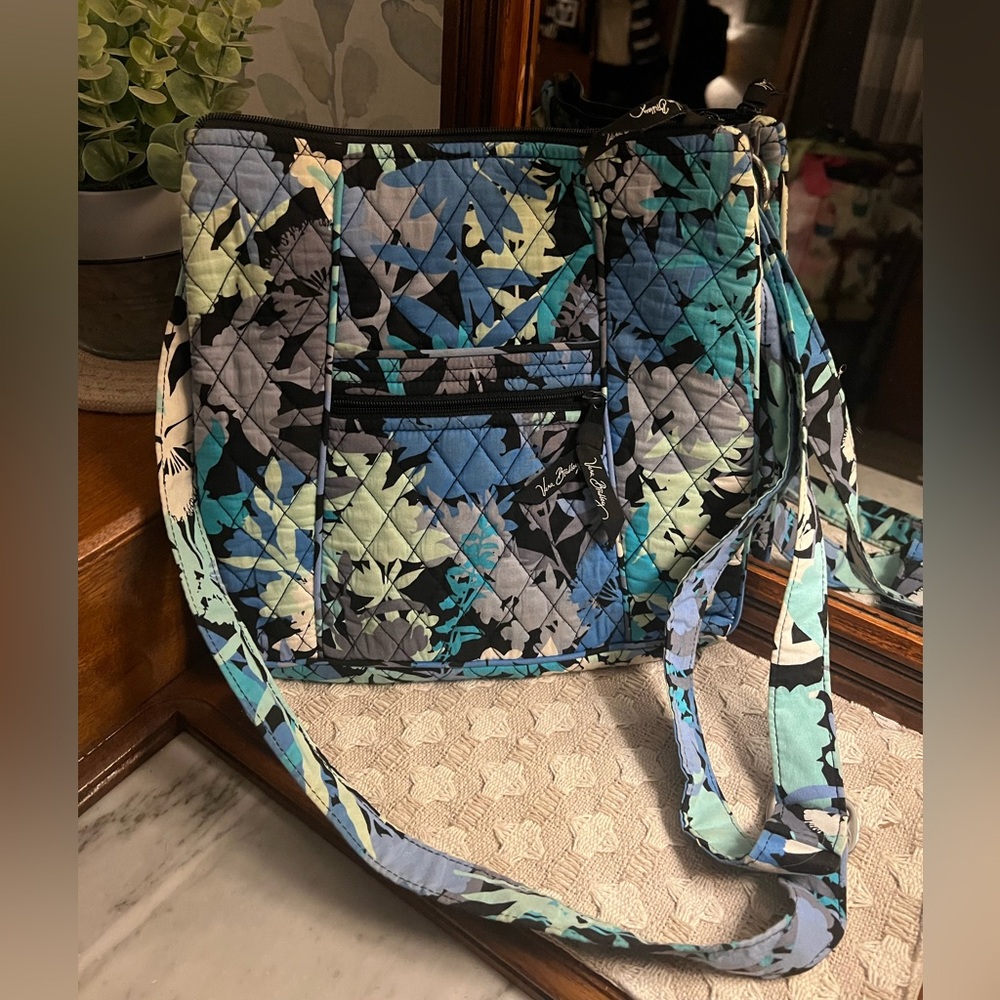 VERA BRADLEY Classic Quilted Hipster Crossbody Purse in Camo Floral *Retired*
